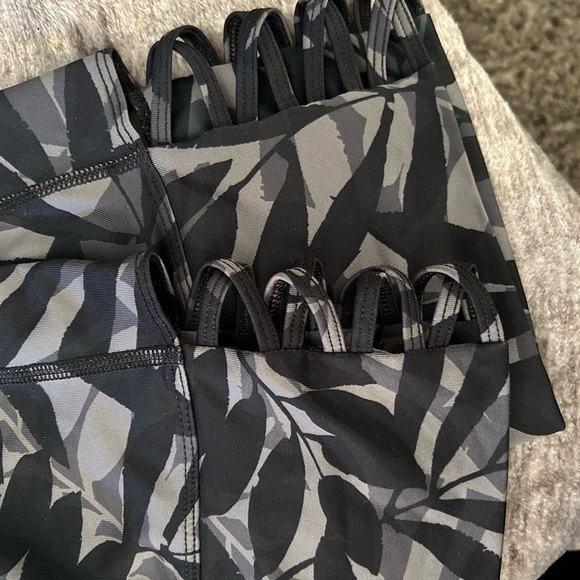 Joe Fresh Active Wear- Large Cropped Black & Grey active leggings 🏃‍♀️ - Picture 4 of 4